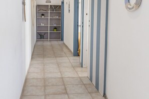 Interior - M263 - Marcelli, three-room apartment with portico facing the sea (Marcelli)