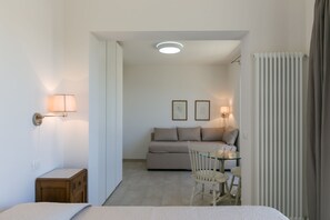 2 室のベッドルーム、アイロン / アイロン台、WiFi (無料)、ベッドシーツ