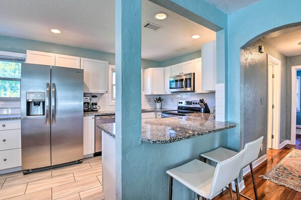 Fridge, microwave, stovetop, dishwasher