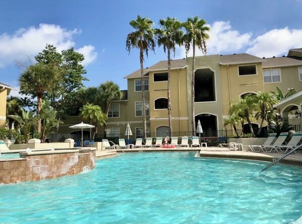 Ulkouima-allas, lämmitetty uima-allas