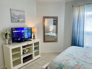 1 habitación, tabla de planchar con plancha y cuna de viaje 