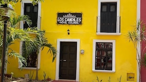 A yellow building with a sign reading "Los Candiles Hotel Colonial". - Los Candiles (Valladolid)