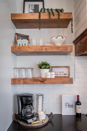 Fridge, microwave, oven, stovetop - Haven House, Luxury Design and 2 miles from Silos and Baylor (Waco)