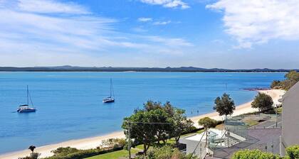 Kiah 10, 53 Victoria Parade - Stunning Views, Aircon and Close to the Marina