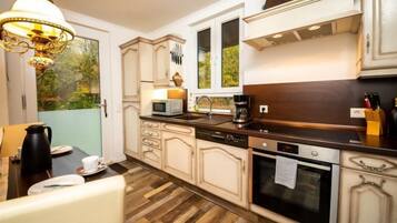 Geladeira, micro-ondas, fogão, lava-louças