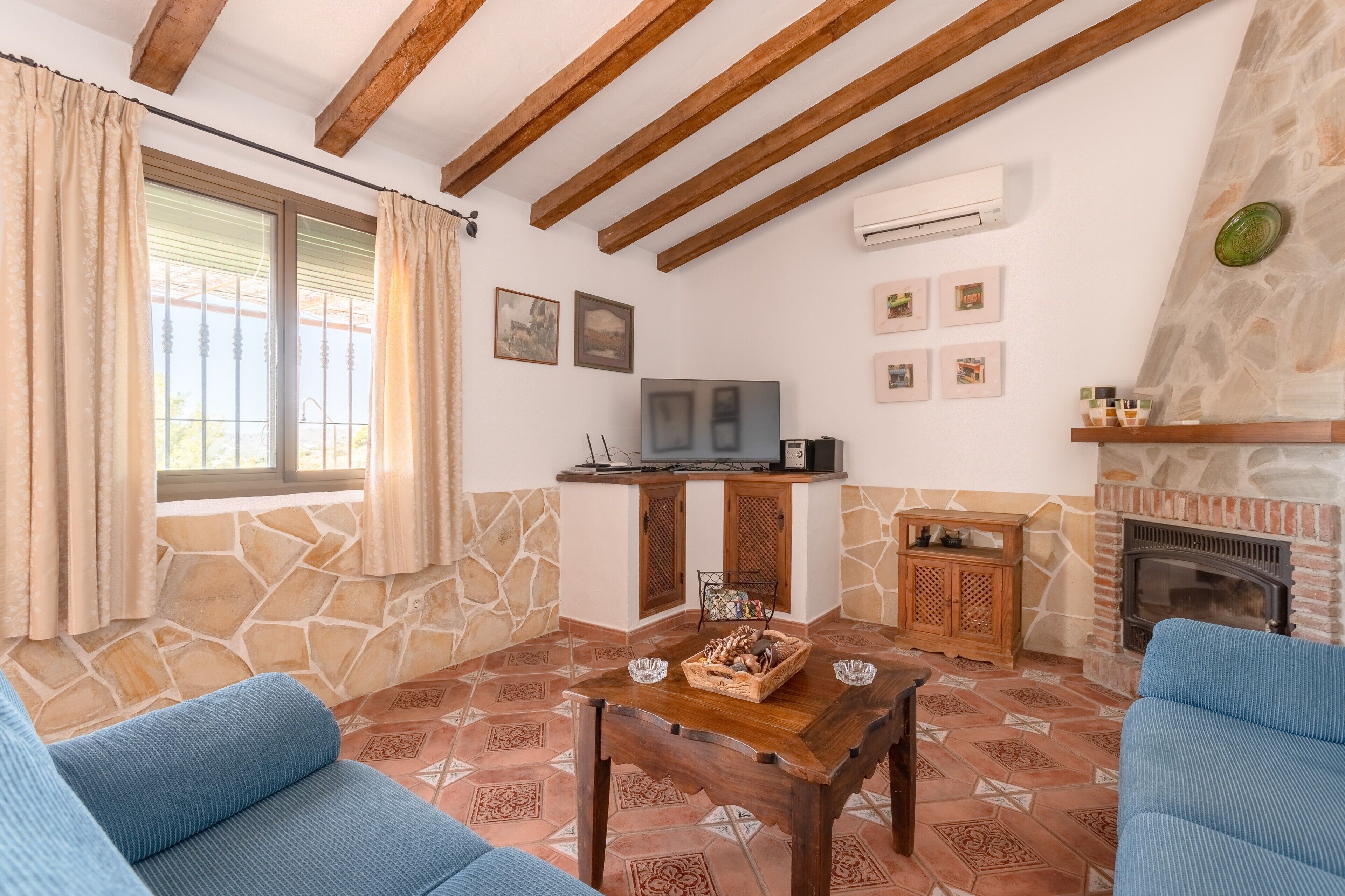 TV, fireplace, stereo