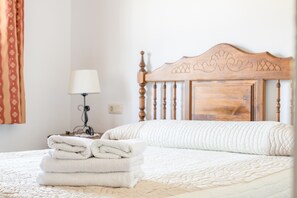 3 bedrooms, iron/ironing board, free WiFi, bed sheets - Cozy Holiday Home “La Monticana “ with Sea View, Wi-Fi, Air Conditioning, Pool & Terrace (Frigiliana)