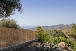 Property grounds - Cozy Holiday Home “La Monticana “ with Sea View, Wi-Fi, Air Conditioning, Pool & Terrace (Frigiliana)