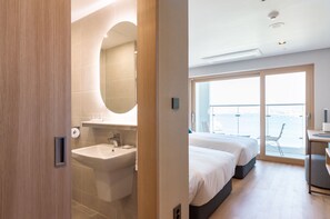 Hypo-allergenic bedding, soundproofing, iron/ironing board, free WiFi - Connect Busan Hotel & Residence (Busan)