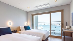 Superior Terrace Twin Ocean View | Hypo-allergenic bedding available, soundproofing - Connect Busan Hotel & Residence (Busan)