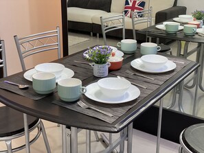 Dining - MOUNT AUSTIN COMFY LAKE VIEW 5-10 PAX NEAR TOPPEN IKEA AEON WATERPARK (Taman Austin Perdana)