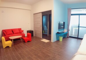 Familiekamer, balkon | Verduisterende gordijnen, gratis wifi, beddengoed