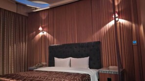 Blackout curtains, free WiFi, bed sheets