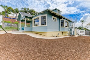 Exterior - Golden Hill Craftsman remodeled Retreat Bungalow - San Diego at your Doorstep! (San Diego)