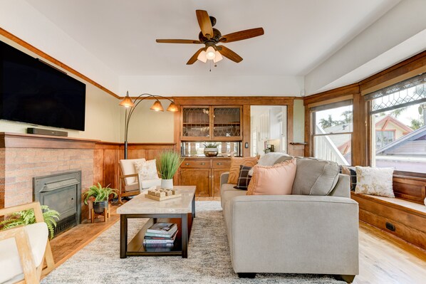 Smart TV, fireplace, Netflix, smart speakers