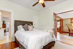 2 bedrooms, iron/ironing board, free WiFi, bed sheets