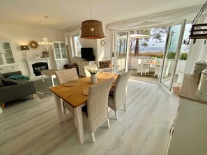 Unclassified image, 2 of 22, button