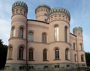 Luokittelematon kuva, 5 kautta 53, painike