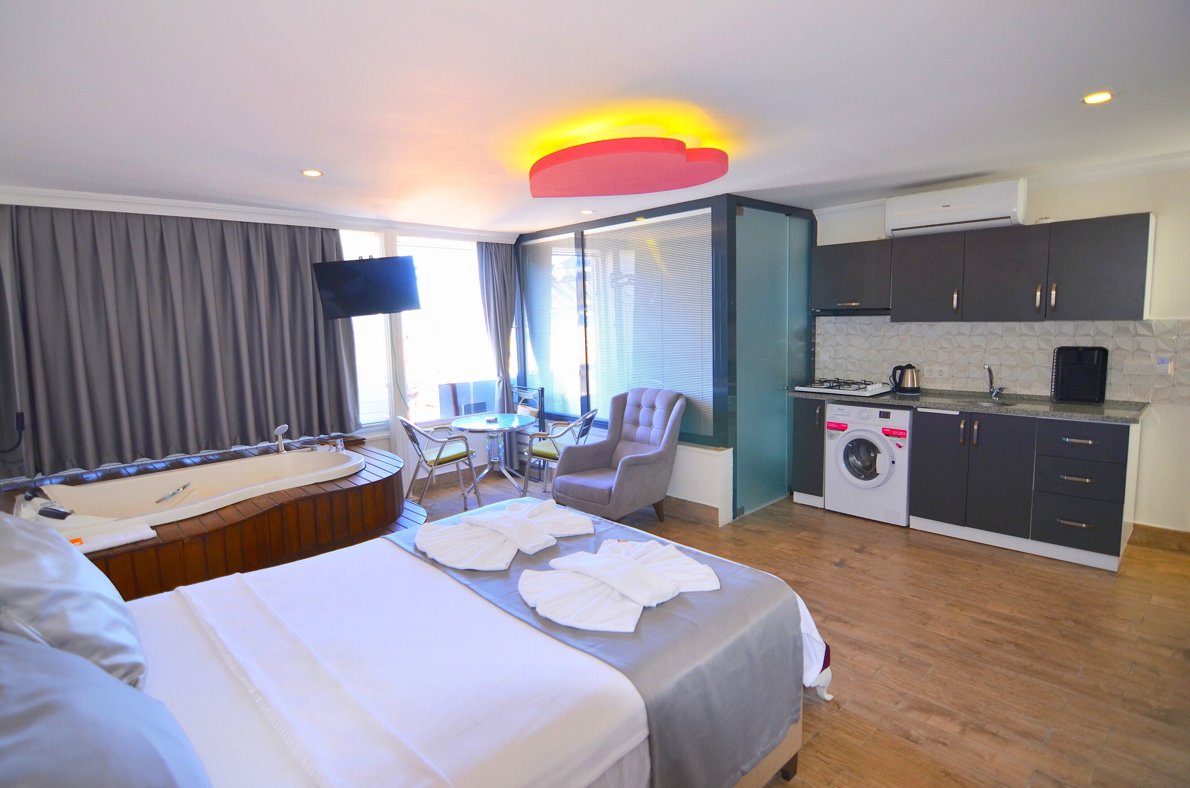 romantic studio suite, 1 bedroom, jetted tub, sea view | private kitchen | fridge, stovetop, electric kettle, rice cooker