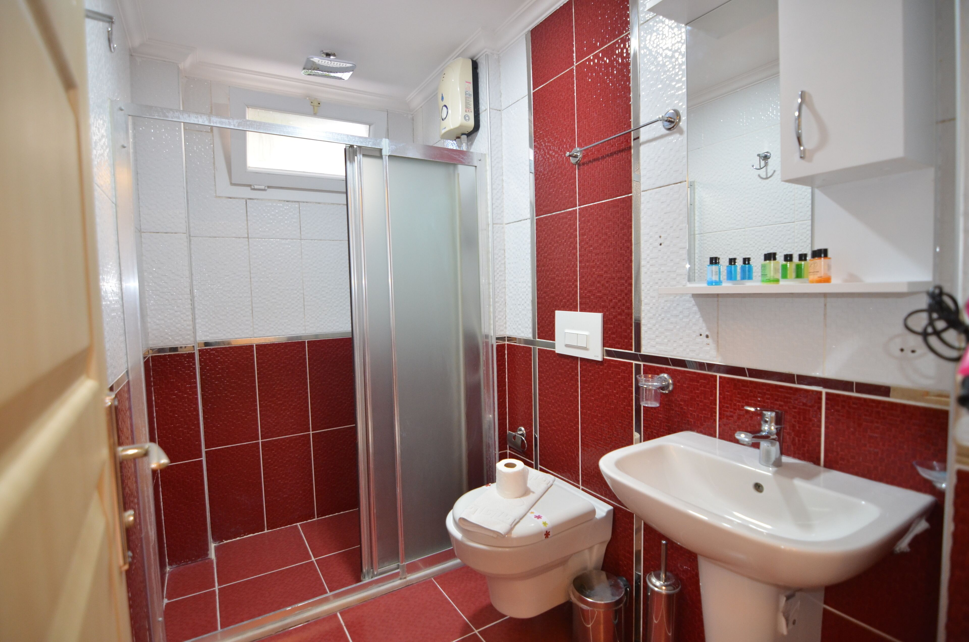 deluxe apartment | bathroom | shower, free toiletries, hair dryer, slippers