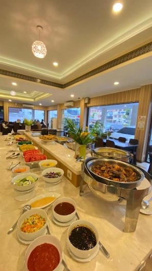 Dining - The Amrani Syariah Hotel (Surakarta)