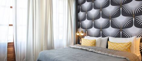 Superior Double Room, Balcony | Bar mini, peti besi dalam bilik, dihias secara berasingan