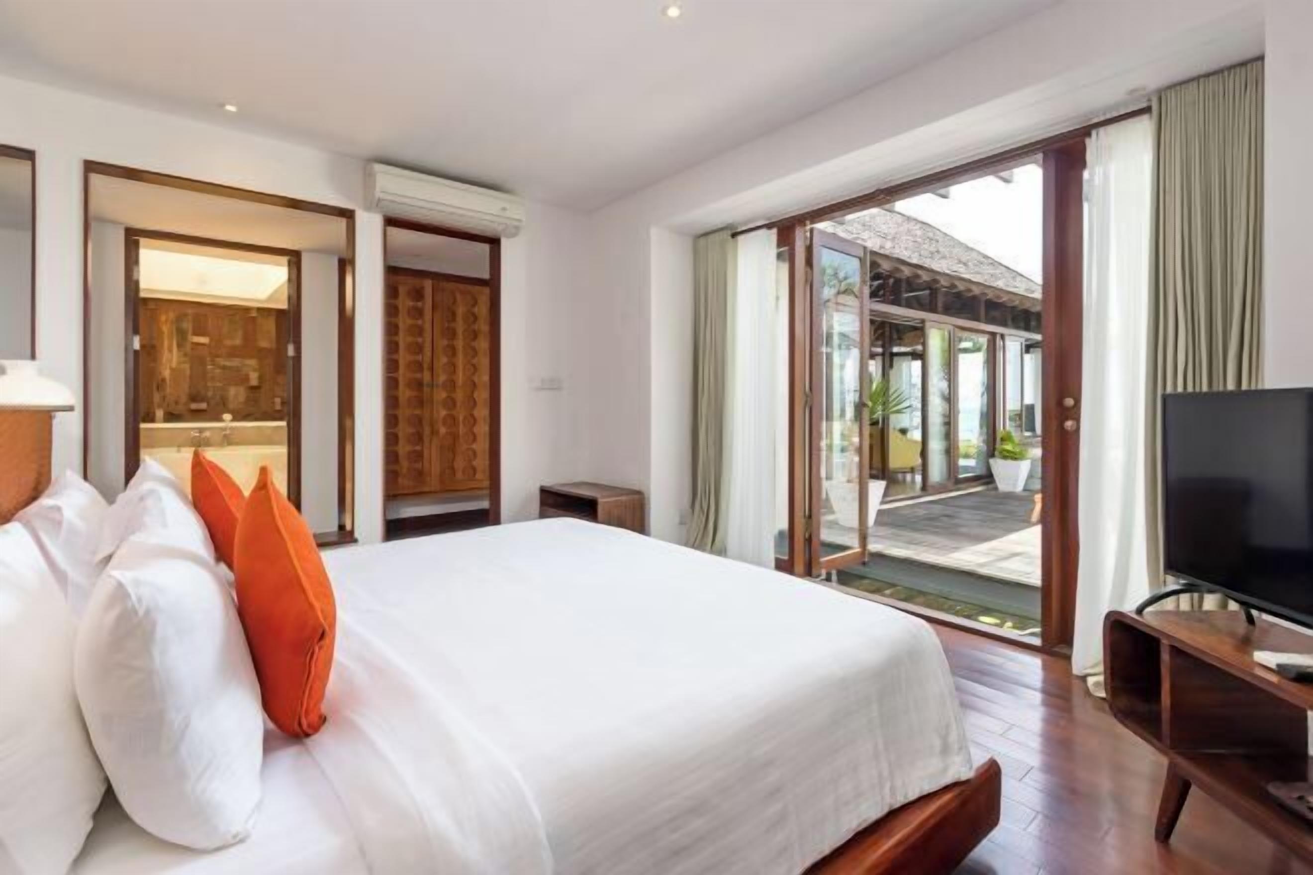 In-room safe, desk, laptop workspace, blackout curtains