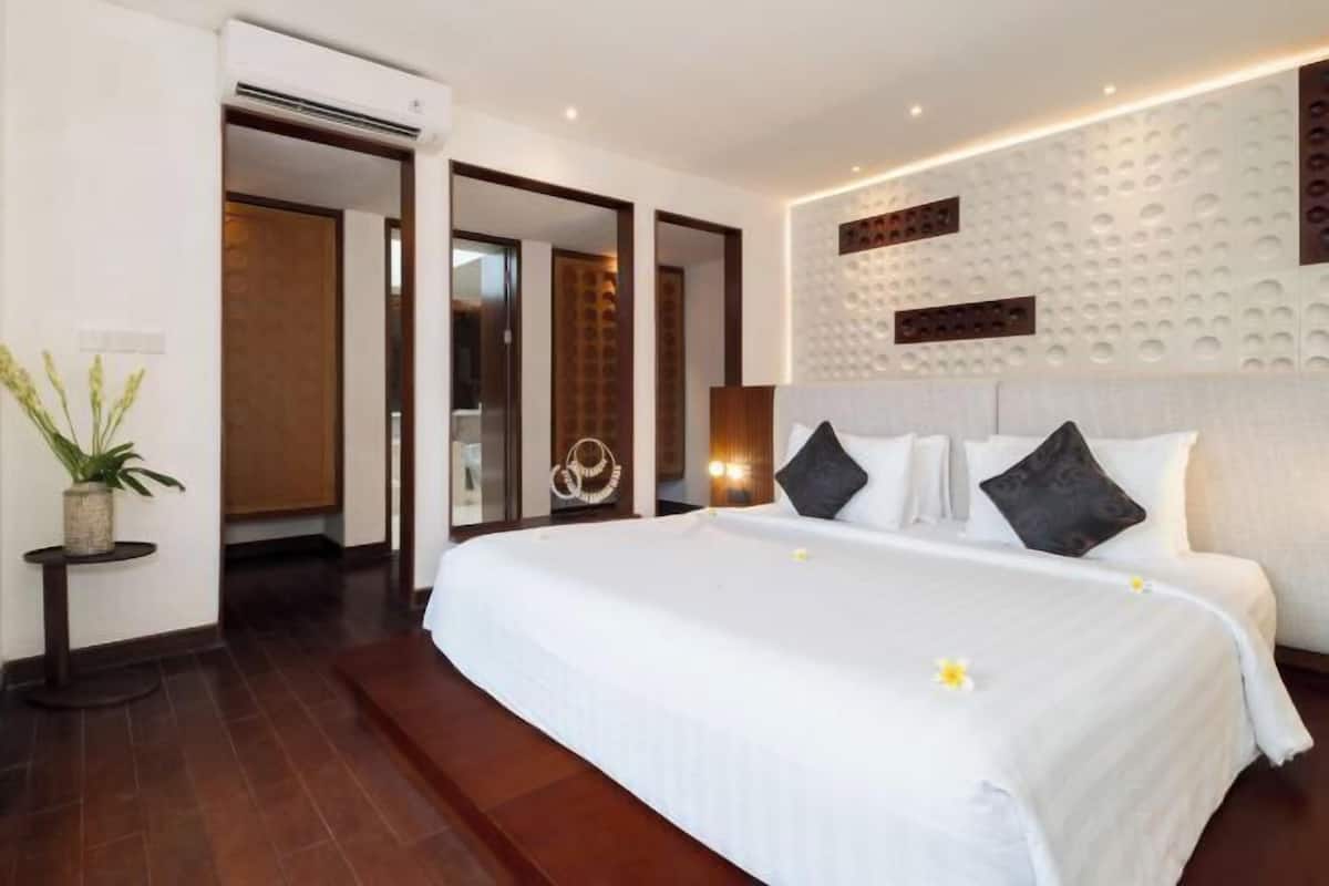 In-room safe, desk, laptop workspace, blackout curtains