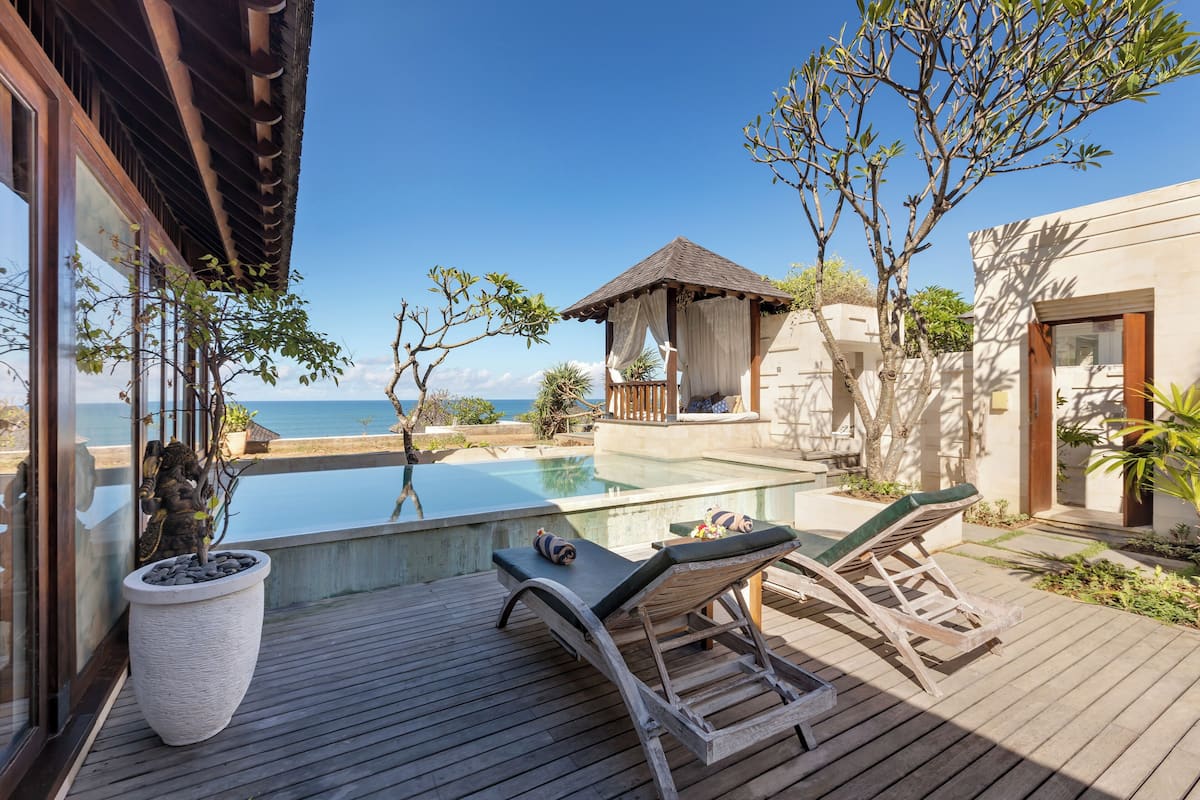 Biệt thự Exclusive, 2 phòng ngủ, quang cảnh biển, sát bãi biển (The Chands Two) | Két bảo mật tại phòng, bàn, khu vực làm việc phù hợp cho laptop