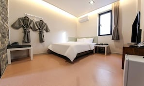 Standard Double Room | Individually decorated, individually furnished, blackout drapes
