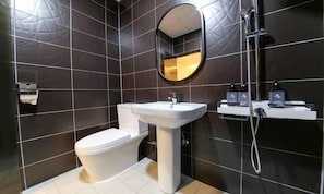 Standard Double Room | Bathroom | Shower, free toiletries, hair dryer, slippers