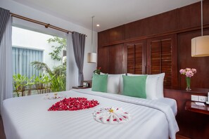 Private Pool Package 2 Bedroom | Egyptian cotton sheets, premium bedding, down comforters, pillowtop beds