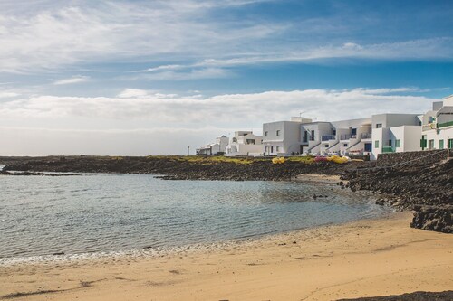 Charming Apartment Directly On Seaside Close to Caletón Blanco with Wi-Fi