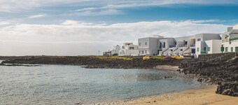 Charming Apartment Directly On Seaside Close to Caletón Blanco with Wi-Fi