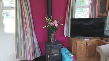 Cabin | 2 bedrooms, iron/ironing board, free WiFi, bed sheets