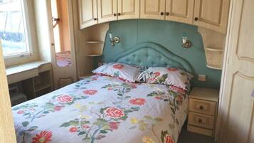 Cabin | 2 bedrooms, iron/ironing board, free WiFi, bed sheets