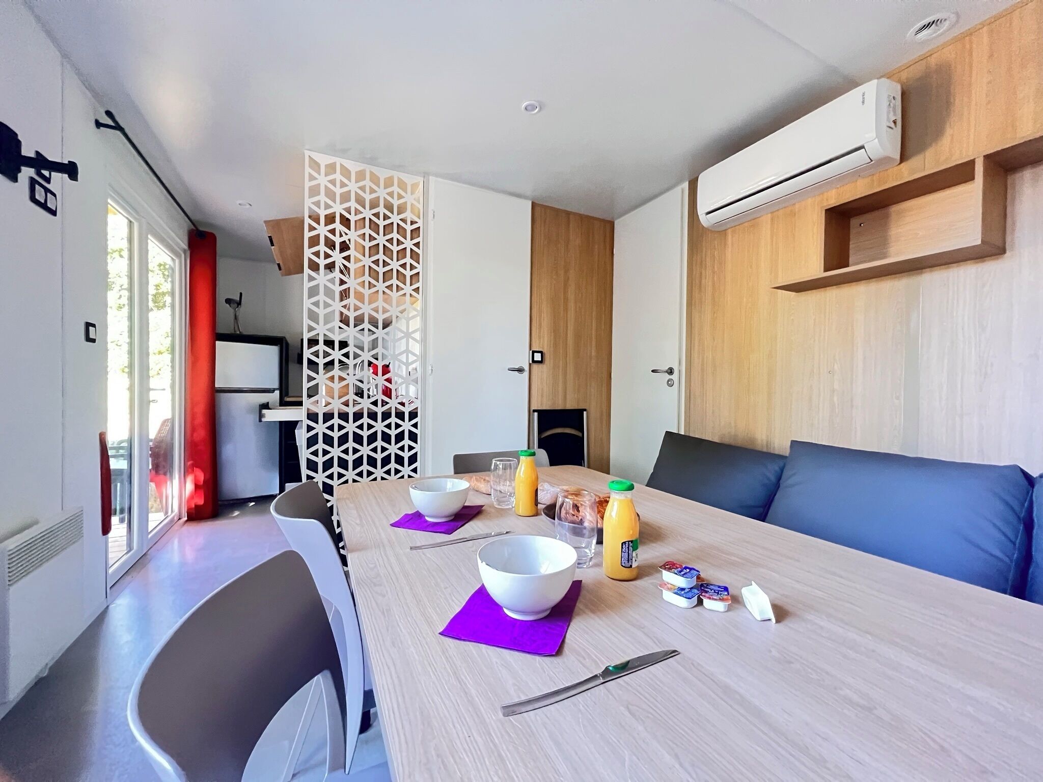 Baby-foot, table de tennis de table, livres