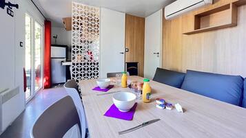 Baby-foot, table de tennis de table, livres