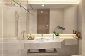 Bañera y ducha independientes, artículos de tocador gratuitos
