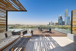 Suite Prestige, 1 chambre, vue sur la ville | Coffre-fort, bureau, espace de travail pour ordinateurs portables