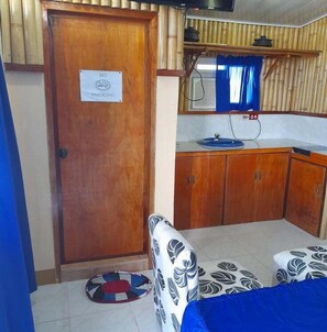 Habitación individual panorámica, 1 cama de matrimonio, no fumadores, vistas al mar | Edredones de plumas, colchones viscoelásticos, ropa de cama