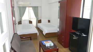 Basic Twin Room, Non Smoking (with Sofa) | Desk, free WiFi