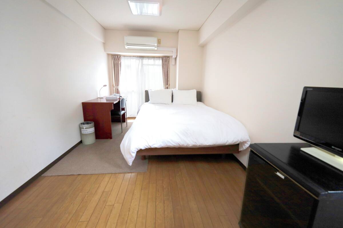 Standard Double Room, Non Smoking | Desk, WiFi (free), bed sheets