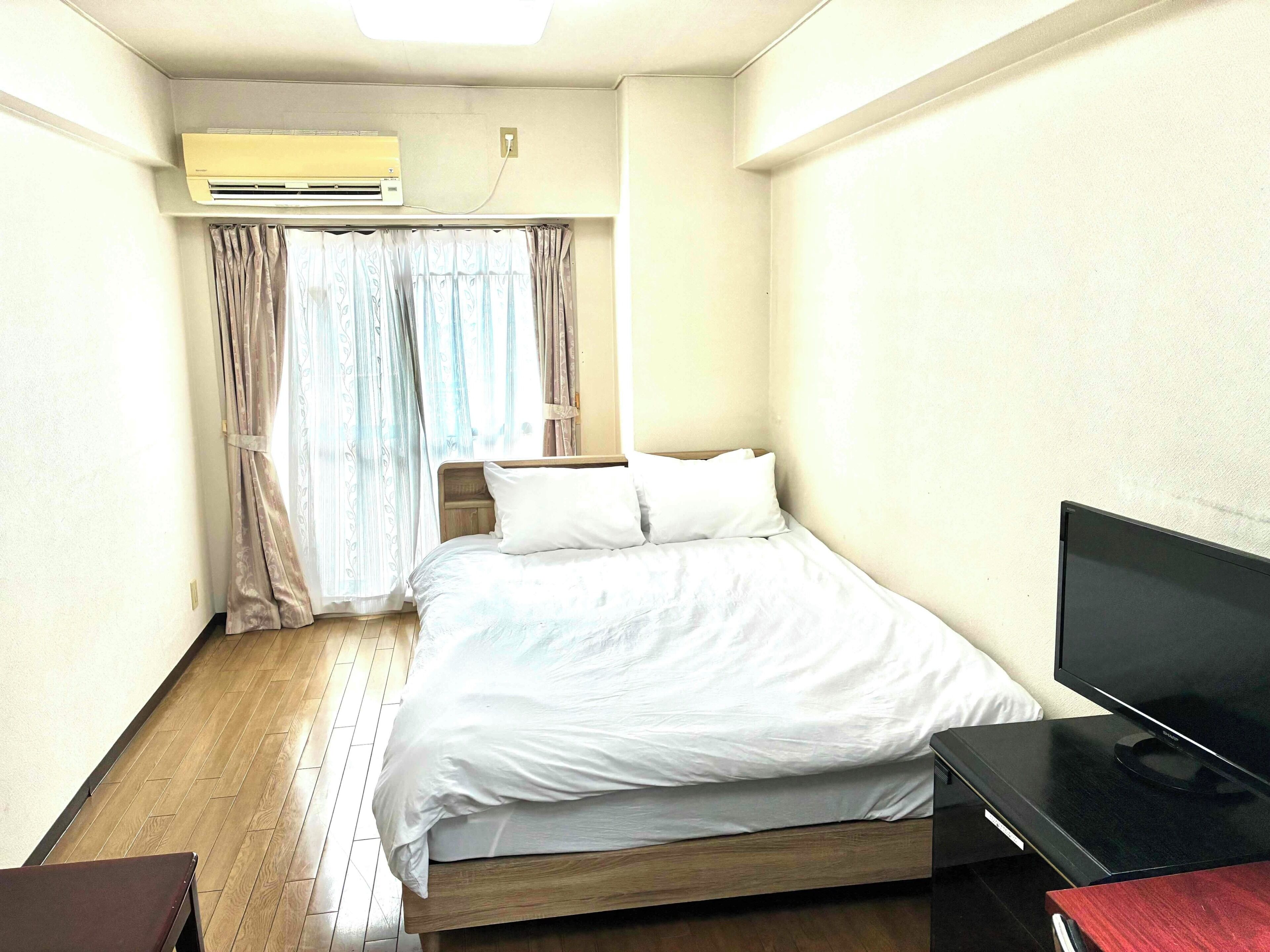 Standard Double Room, Non Smoking | Desk, free WiFi, bed sheets