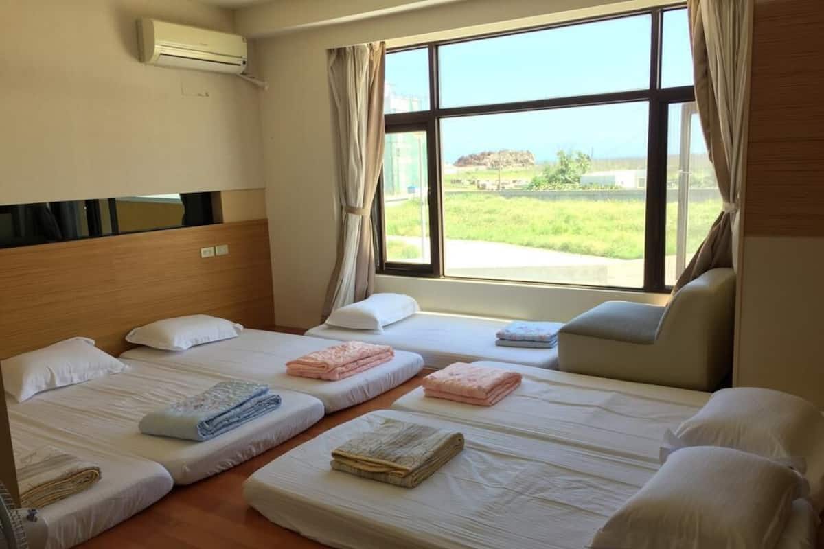 Room | Blackout drapes, free WiFi, bed sheets