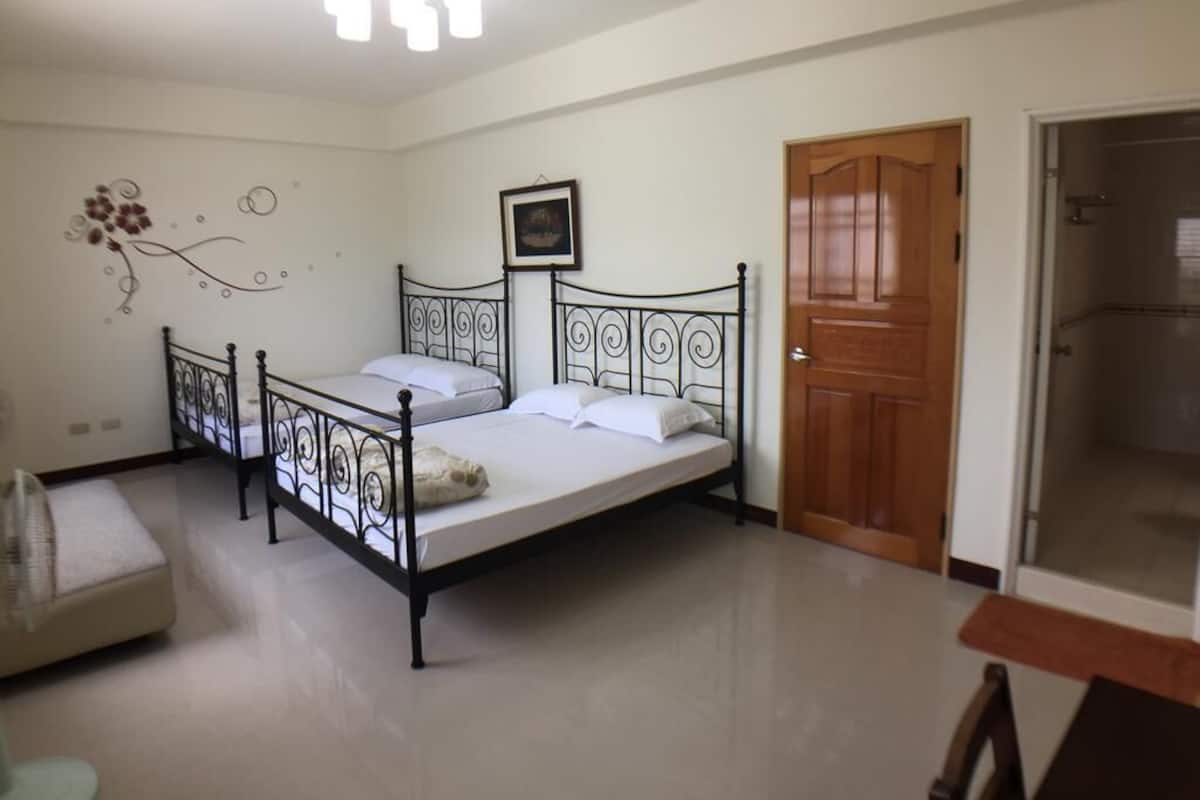 Quadruple Room | Blackout drapes, free WiFi, bed sheets