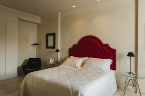 Minibar, in-room safe, desk, blackout curtains - Alvino Relais (Matera)