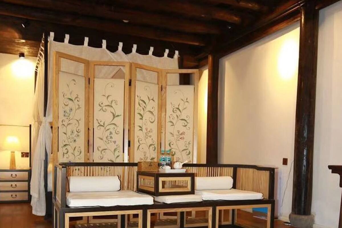 Blackout curtains, free WiFi, bed sheets