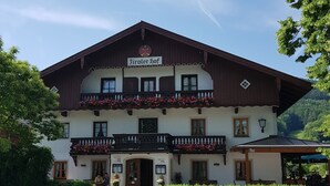 Exterior - Apartment Apfelblüte, for 4 persons, 80sqm, 2nd separate bedroom, south-facing balcony (Bad Feilnbach)