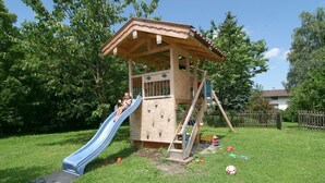Children’s area - Apartment Apfelblüte, for 4 persons, 80sqm, 2nd separate bedroom, south-facing balcony (Bad Feilnbach)